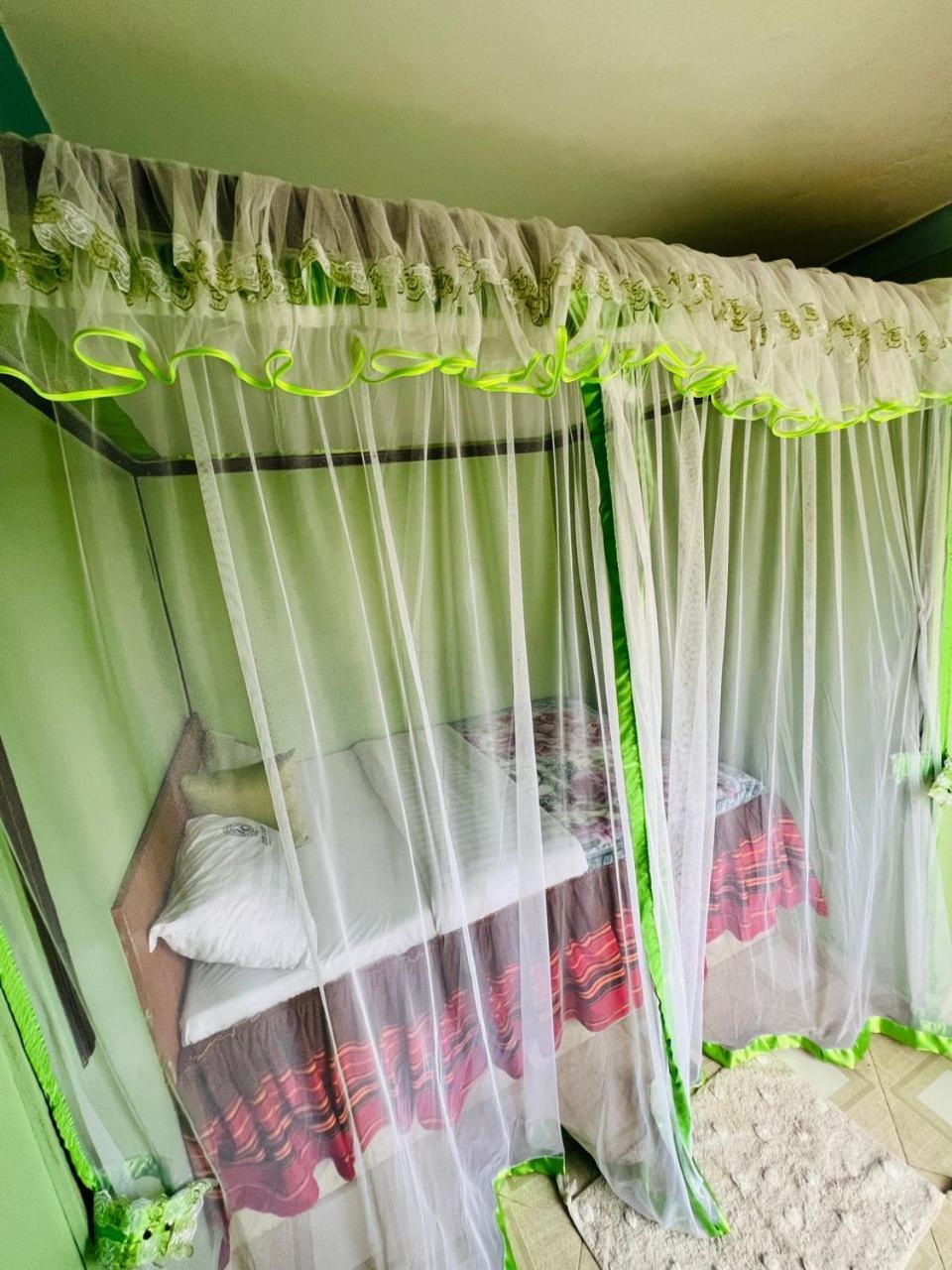 Zion Camp Bed & Breakfast Ентебе Екстериор снимка