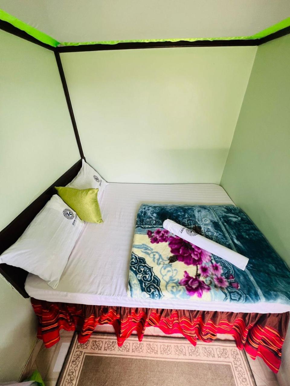 Zion Camp Bed & Breakfast Ентебе Екстериор снимка