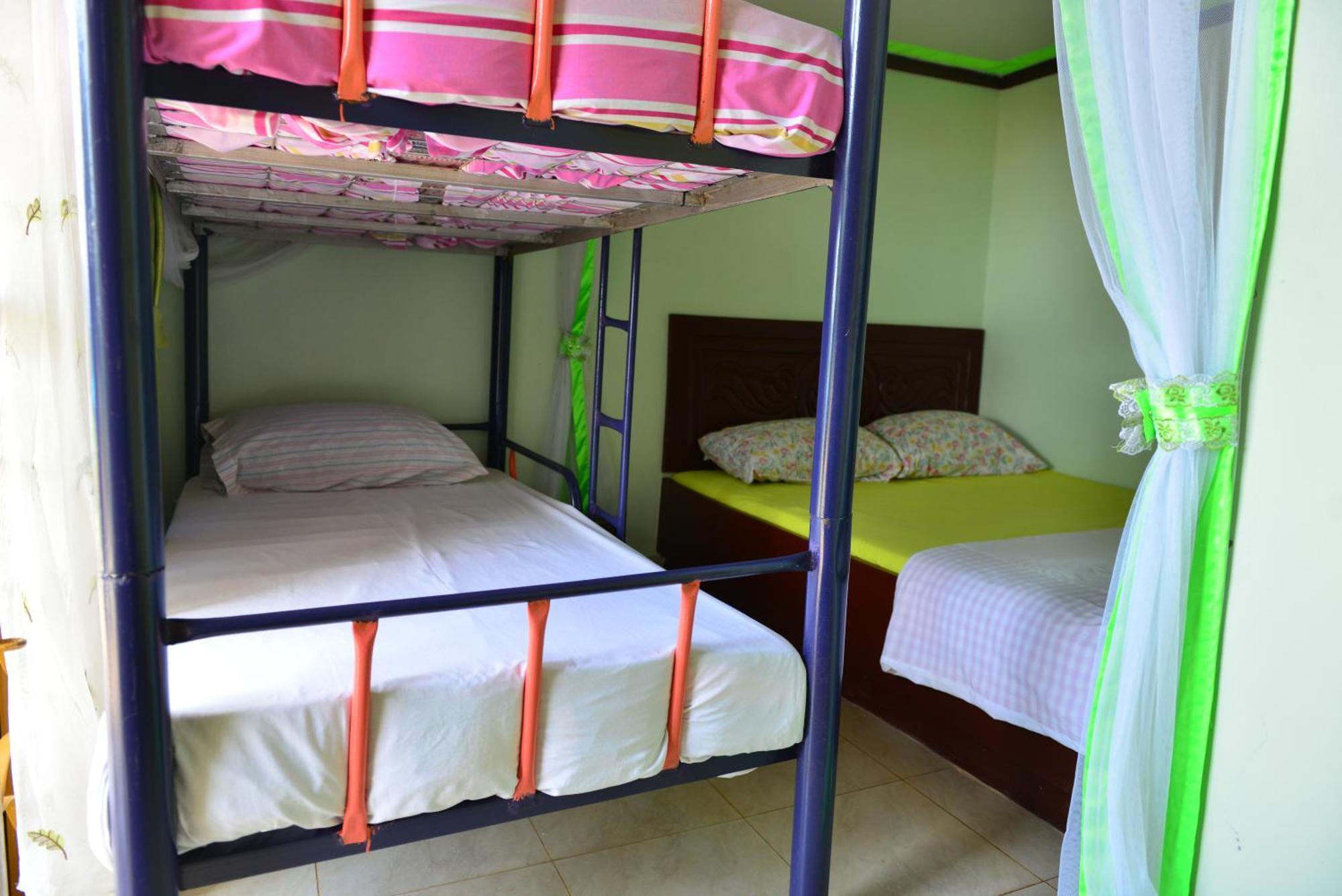 Zion Camp Bed & Breakfast Ентебе Екстериор снимка