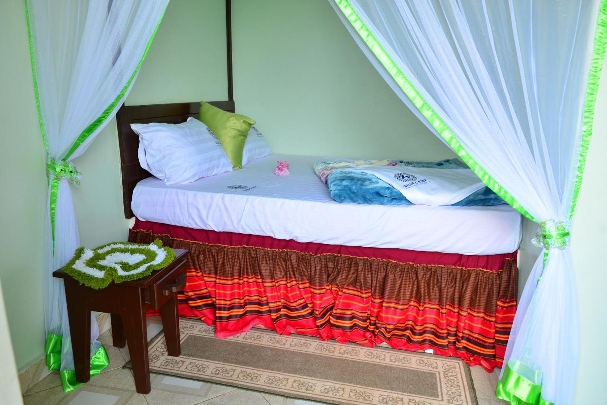 Zion Camp Bed & Breakfast Ентебе Екстериор снимка